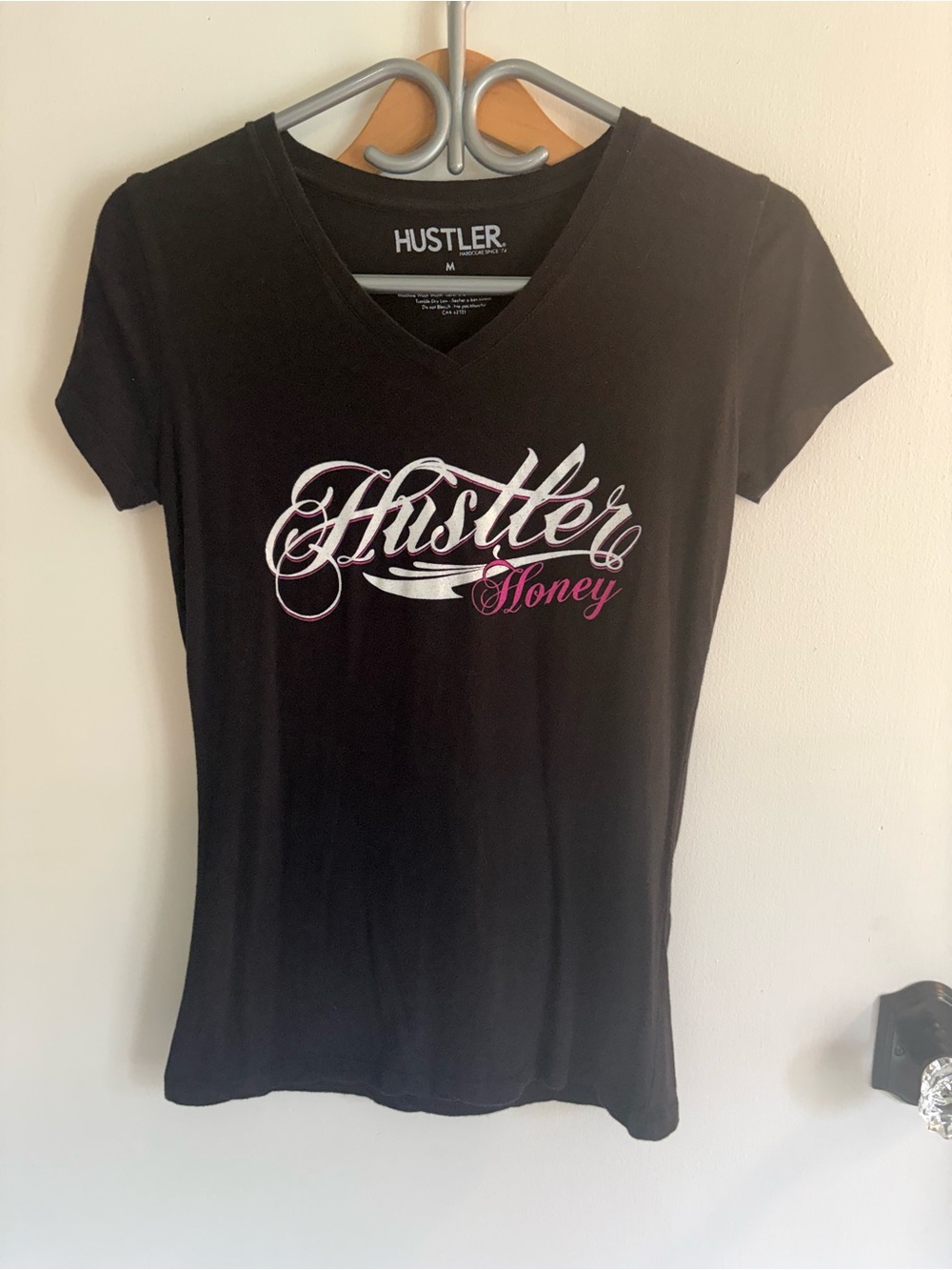 Hustler Honey Black V-Neck Med